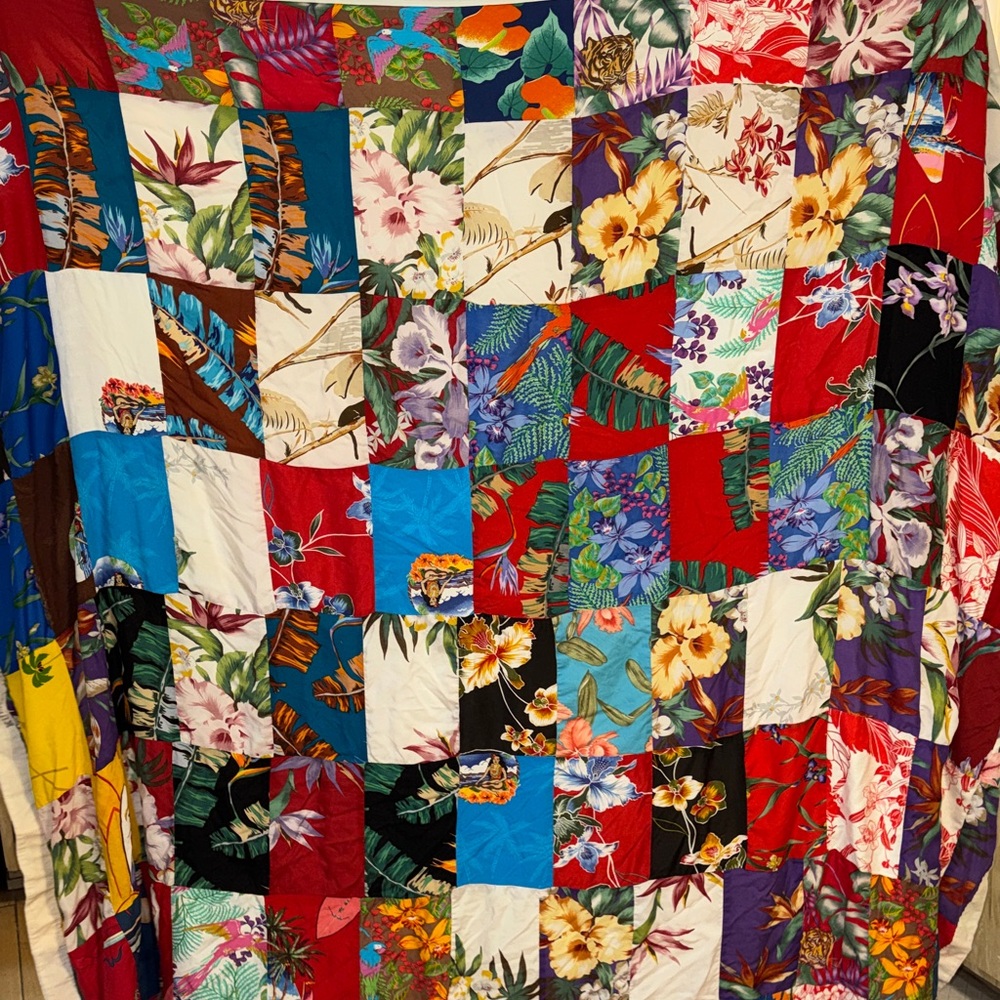 Vintage Handmade Hawaiian Patchwork Quilt with Vibrant Tropical Prints